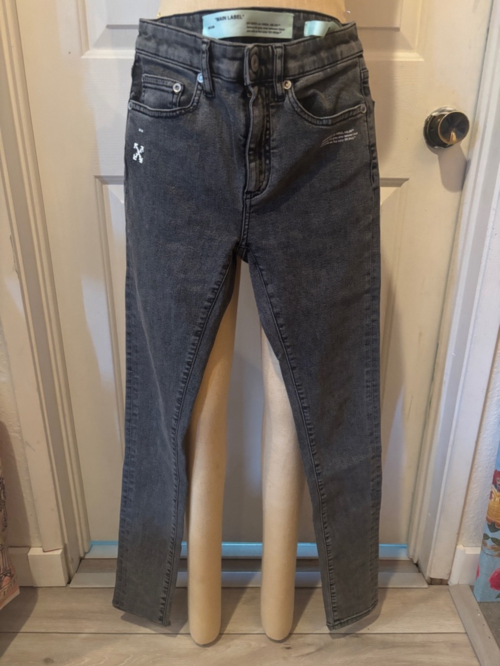 Off-White Women's Slim Skinny Jeans in Washed Black